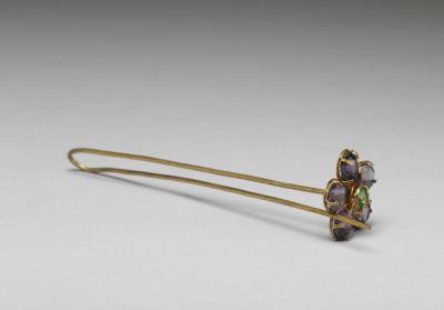 图片[2]-Gilt bronze hairpin decorated with faceted glass inlay.-China Archive